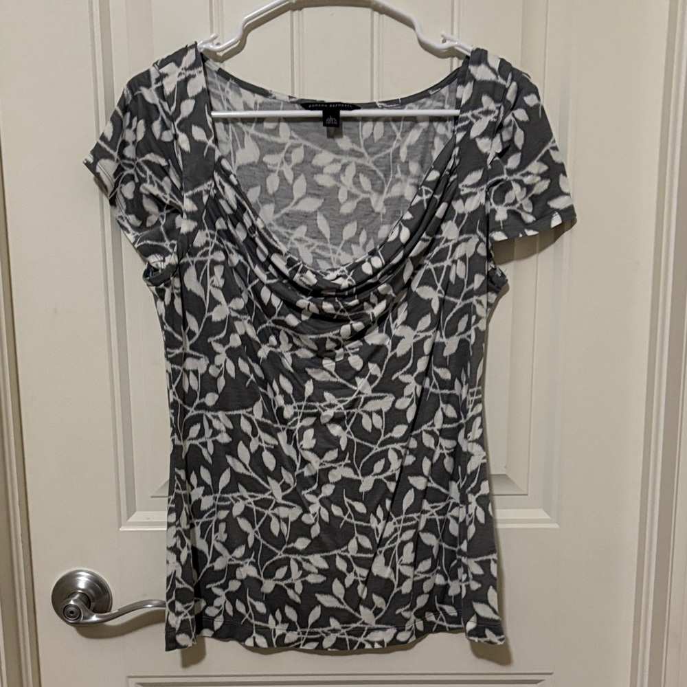 Banana Republic Gray and White Leaf-Print Top